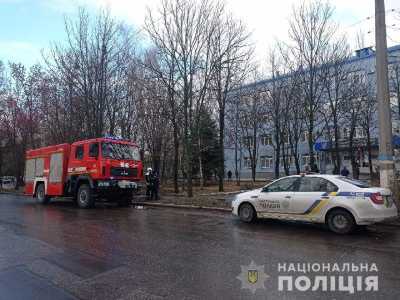 Сегодня, 20 декабря, на спецлинию полиции поступило сообщение от неизвестного  о том, что в Славянске в здании Донецкого окружного административного с - ЧП, Криминал