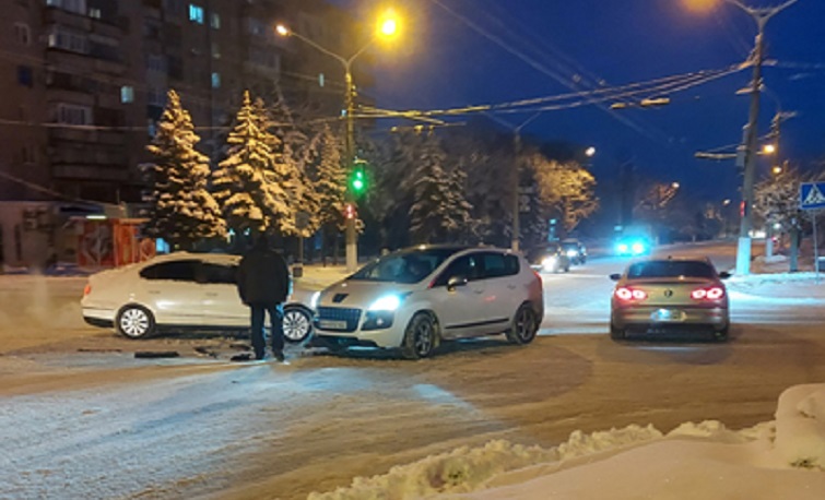 В Краматорске на перекрестке не разминулись два авто ЧП, Криминал