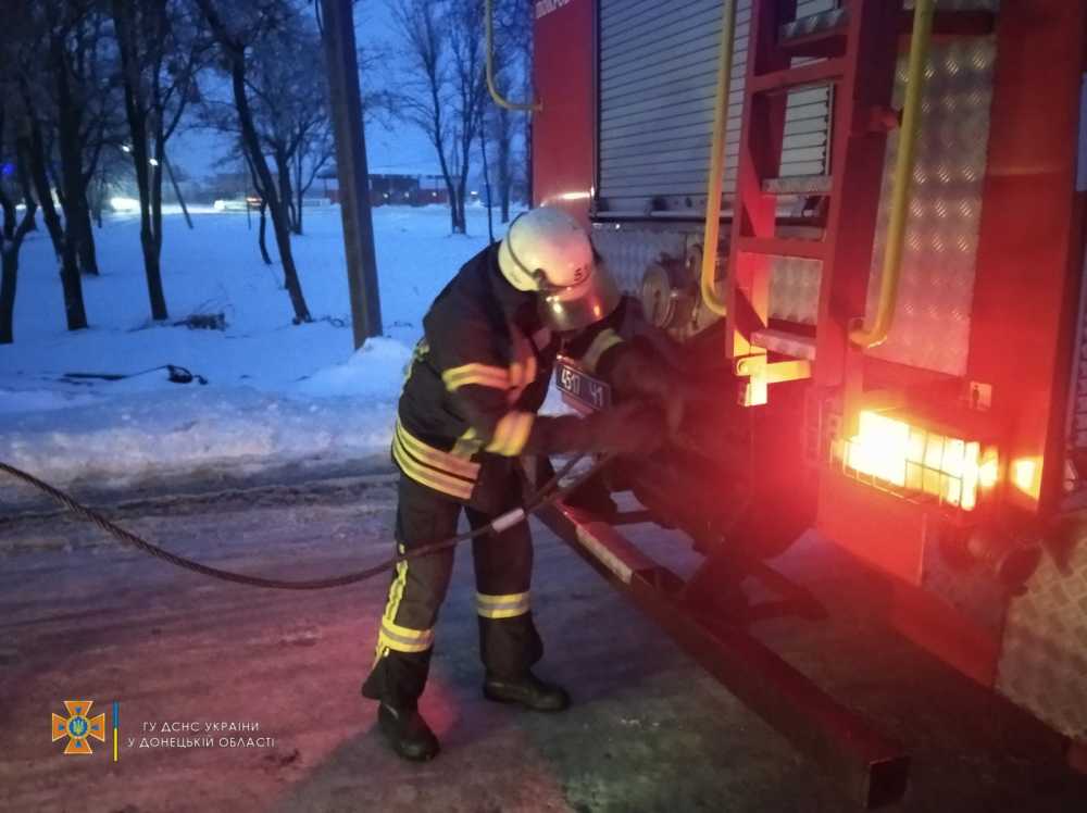 За прошедшие сутки спасатели Донбасса десятки раз освобождали автомобили из снежных сугробов Новости Краматорска