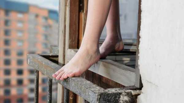С балкона на 5 этаже многоквартирного дома в Харькове выпала женщина. - ЧП, Криминал