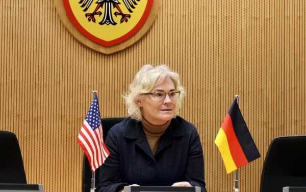 Министр обороны Германии Кристине Ламбрехт в очередной раз повторила отказ поставлять оружие Украине на фоне возможного вторжения России. - Общество