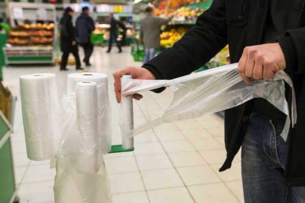 В Украине с марта этого года будет запрещено распространение легких и сверхлегких пластиковых пакетов, так называемых "маечек". - Общество