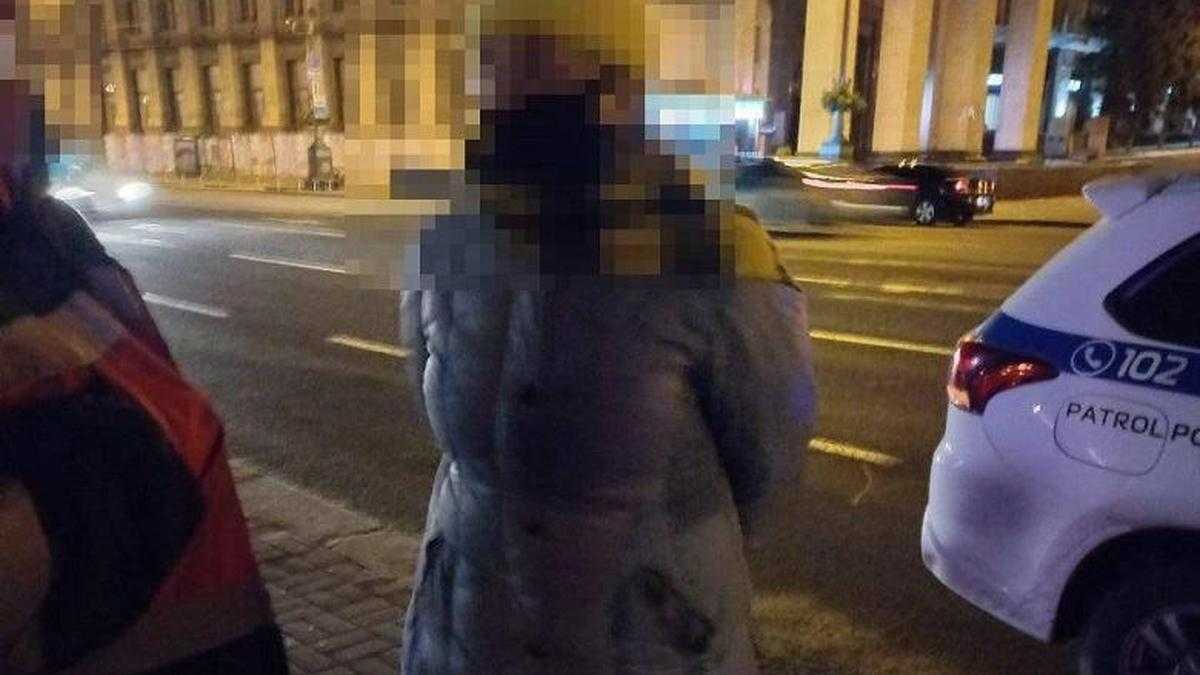 В центре Киева женщина угрожала прохожим взрывом гранаты ЧП, Криминал