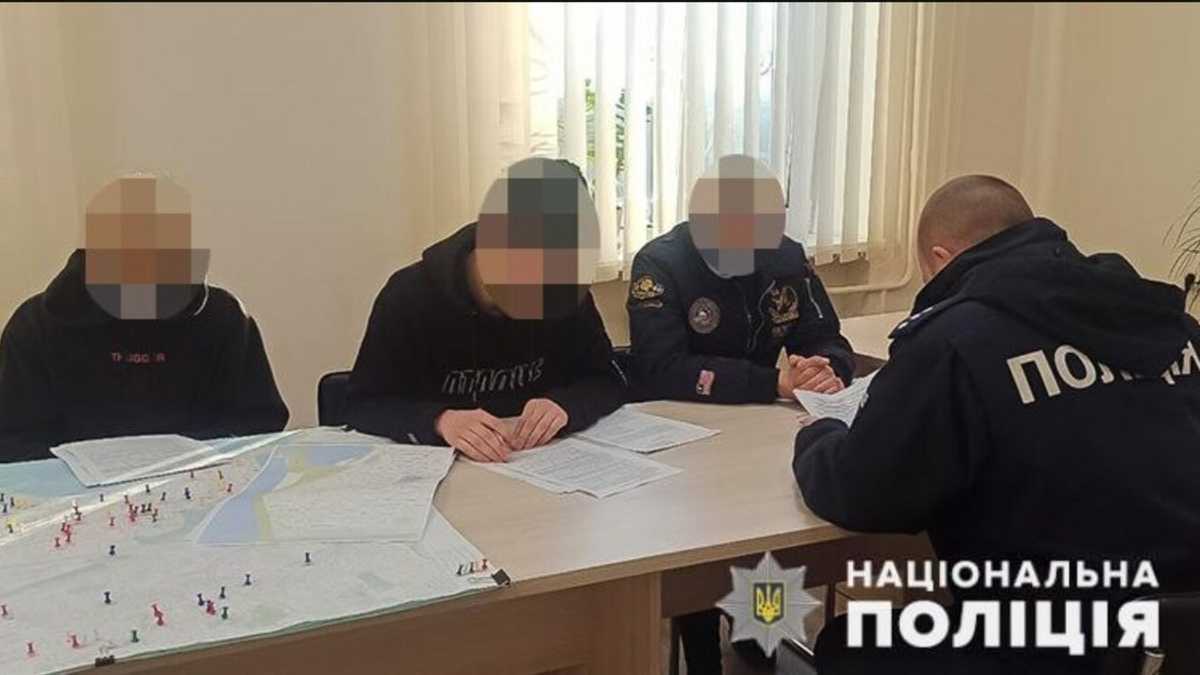 Неизбежное наказание: суд в Киеве над парнями издевавшимися над старушкой Общество