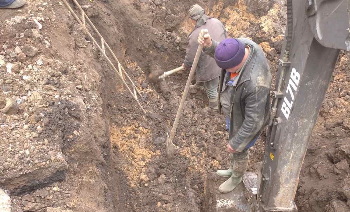 Ремонт повреждённого водопровода в Краматорске продолжается Новости Краматорска