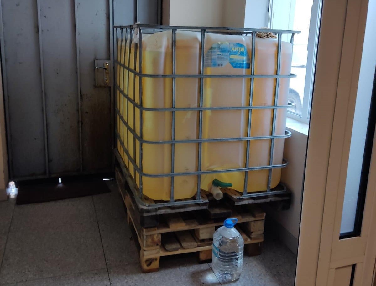 Медицинские учреждения укомплектовываются запасами питьевой воды Новости Краматорска