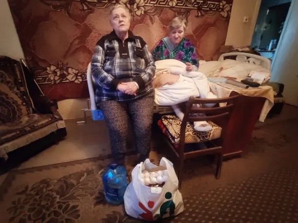 Две пожилых женщины, одна переселенка, другая инвалид 1 гр., не ходит,
