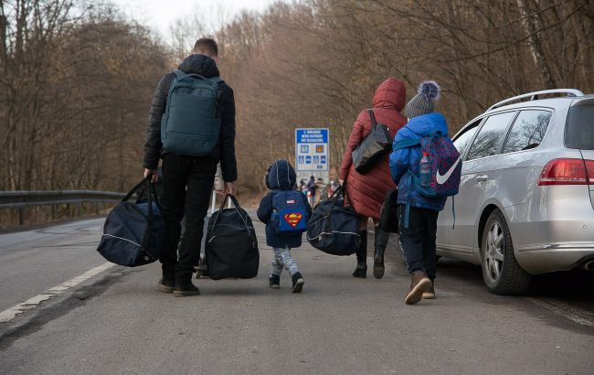 Во время военного положения в Украине ограничен выезд за границу мужчин призывного возраста. - Общество