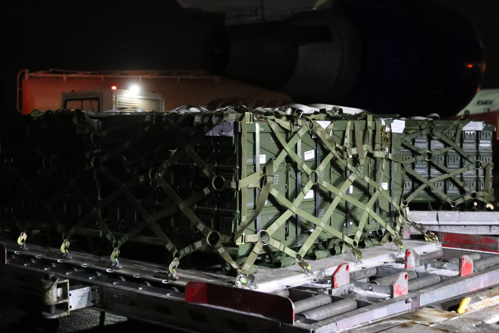 США и Великобритания прислали в Украину летальное оружие. Рассказываем о его возможностях Общество