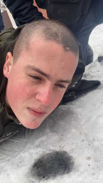 солдат срочной службы Артем Рябчук 2001 года рождения, родом он из Изм